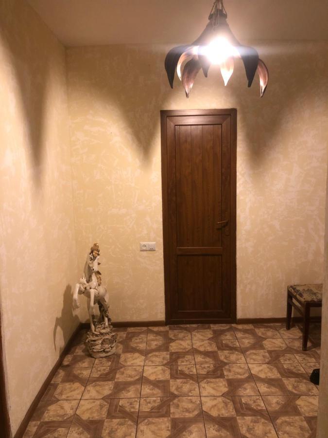 Villa Next To Victory Park 耶烈万 外观 照片
