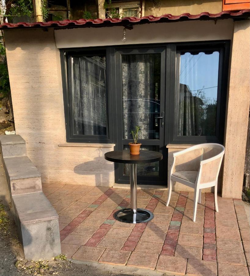 Villa Next To Victory Park 耶烈万 外观 照片