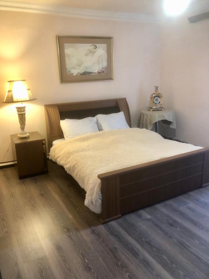 Villa Next To Victory Park 耶烈万 外观 照片