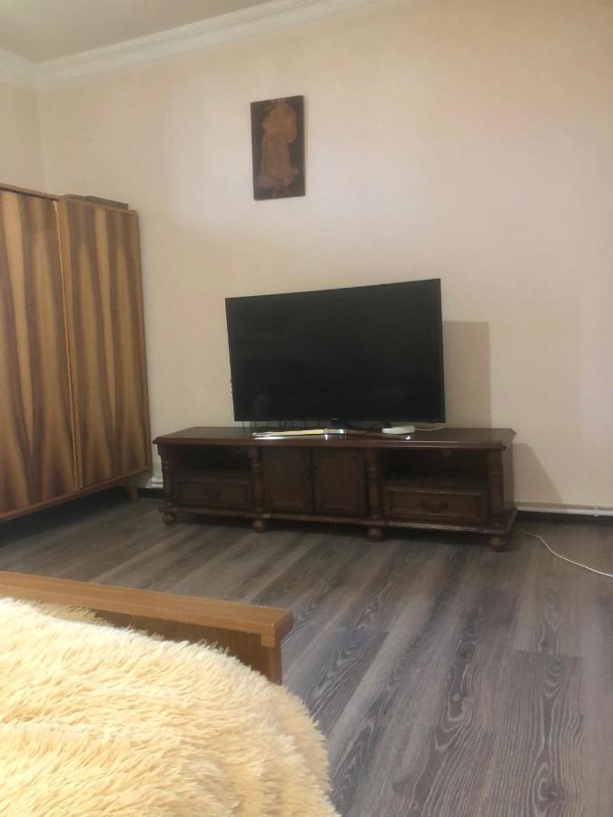 Villa Next To Victory Park 耶烈万 外观 照片