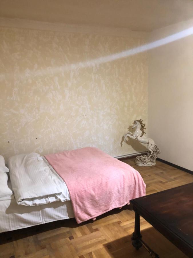 Villa Next To Victory Park 耶烈万 外观 照片