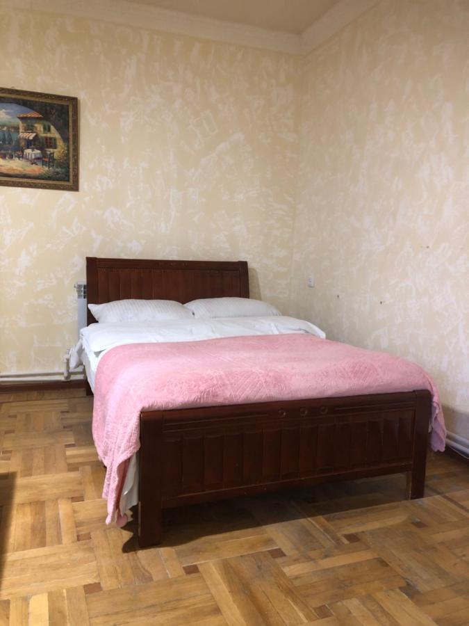 Villa Next To Victory Park 耶烈万 外观 照片